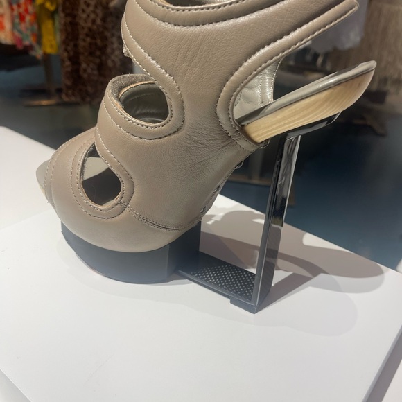 United Nude Tan and Black Heeled Sandals - Picture 2 of 4